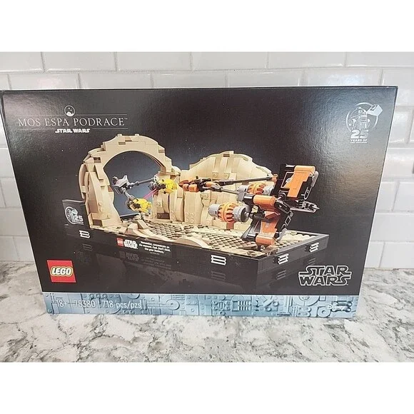 LEGO Star Wars: The Phantom Menace Mos ESPA Podrace Diorama Build/Display 75380 - Picture 1 of 3
